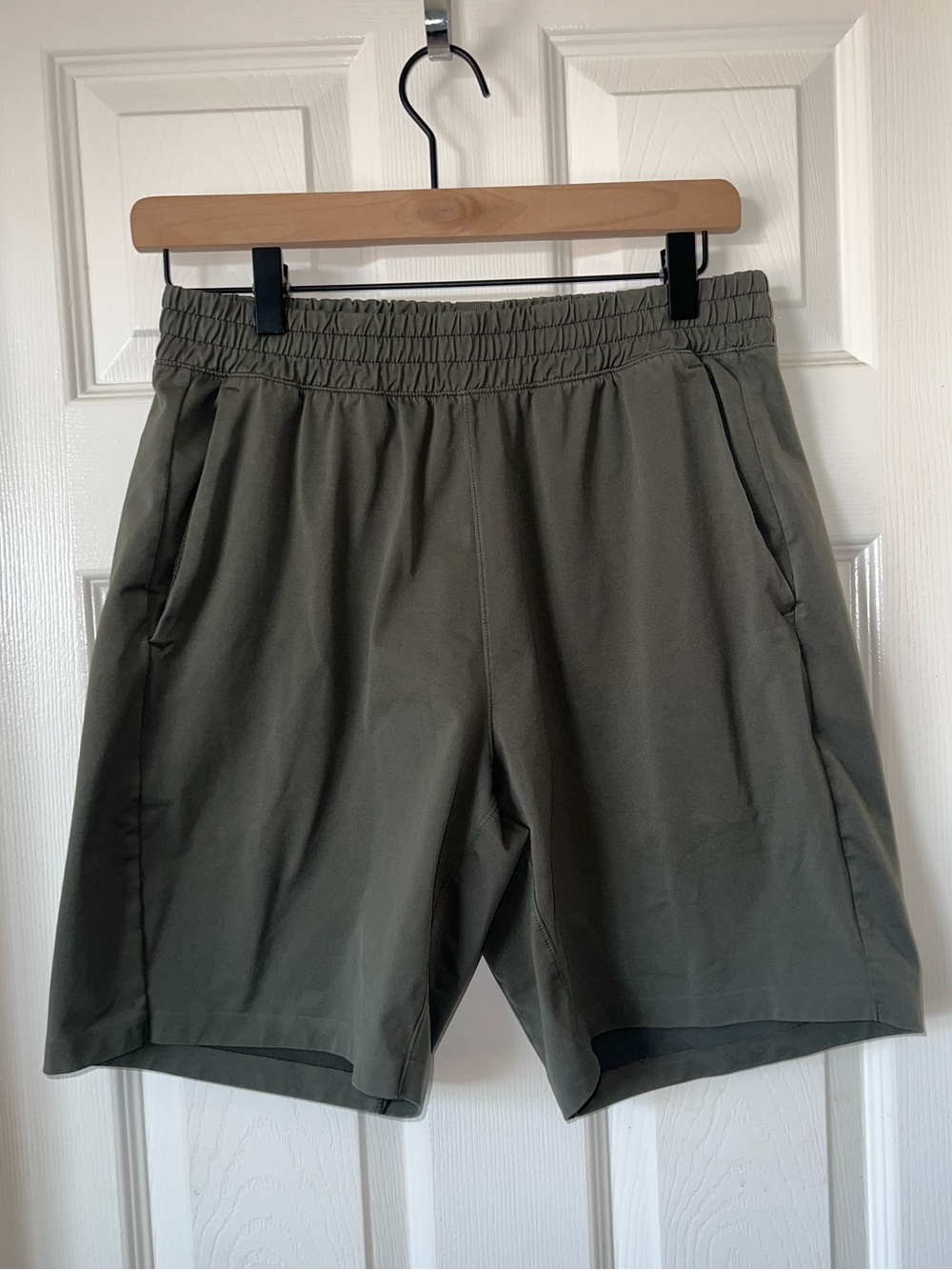 Uniqlo AIRism Men's Olive Green Active Athletic Shorts